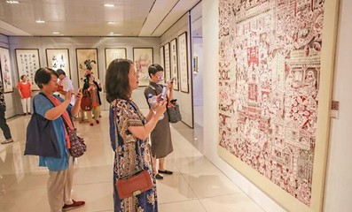東城區(qū)慶祝中華人民共和國(guó)成立70周年書(shū)法美術(shù)作品展隆重開(kāi)幕，文藝創(chuàng)作服務(wù)彰顯時(shí)代精神